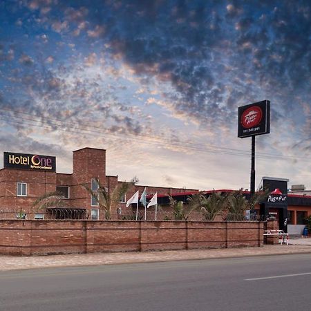 Hotel One Sahiwal Esterno foto