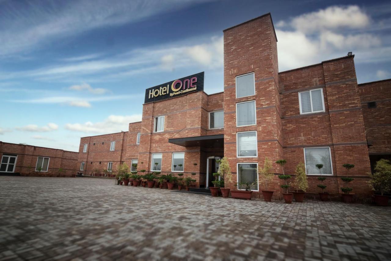Hotel One Sahiwal Esterno foto