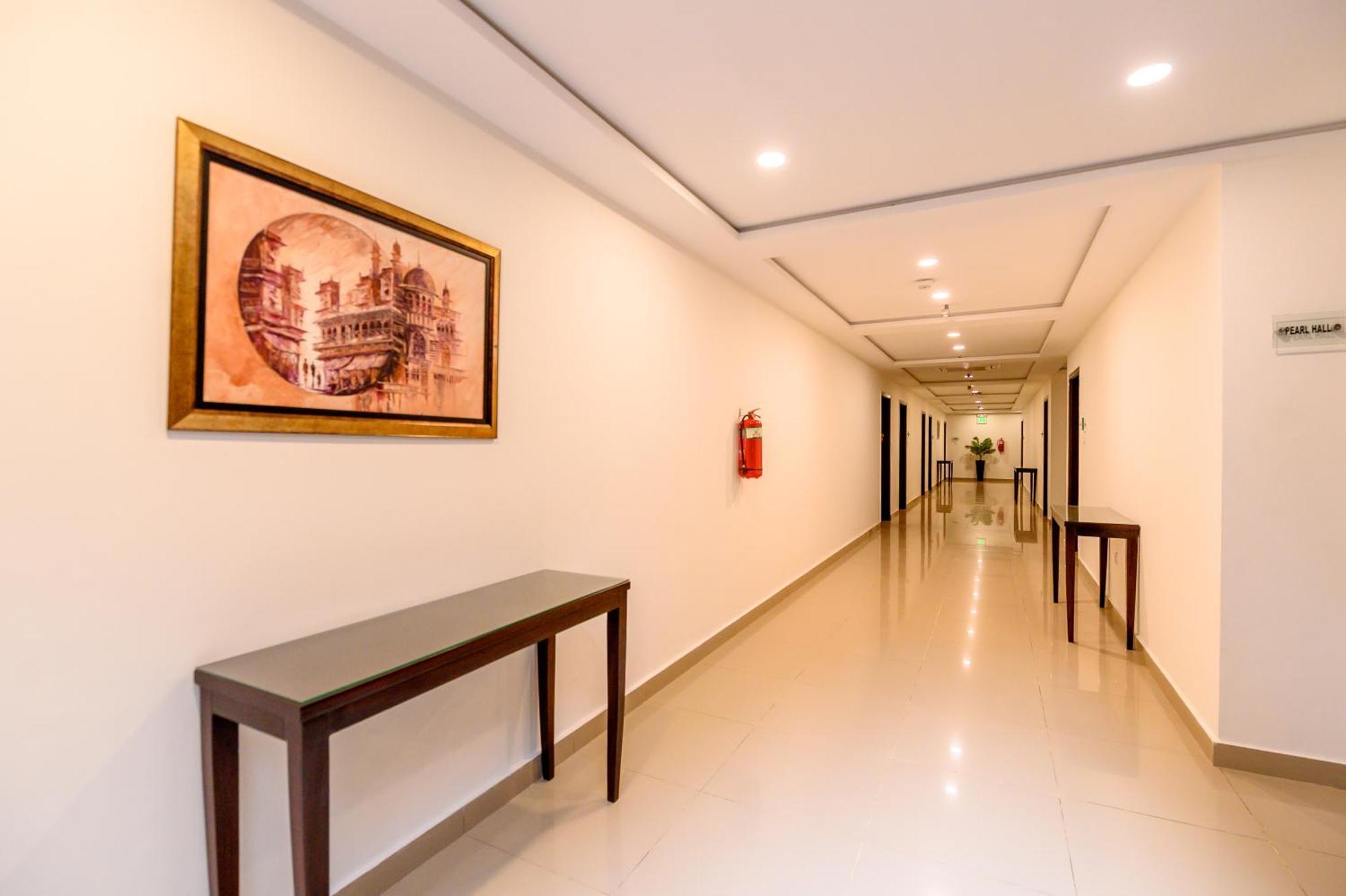 Hotel One Sahiwal Esterno foto