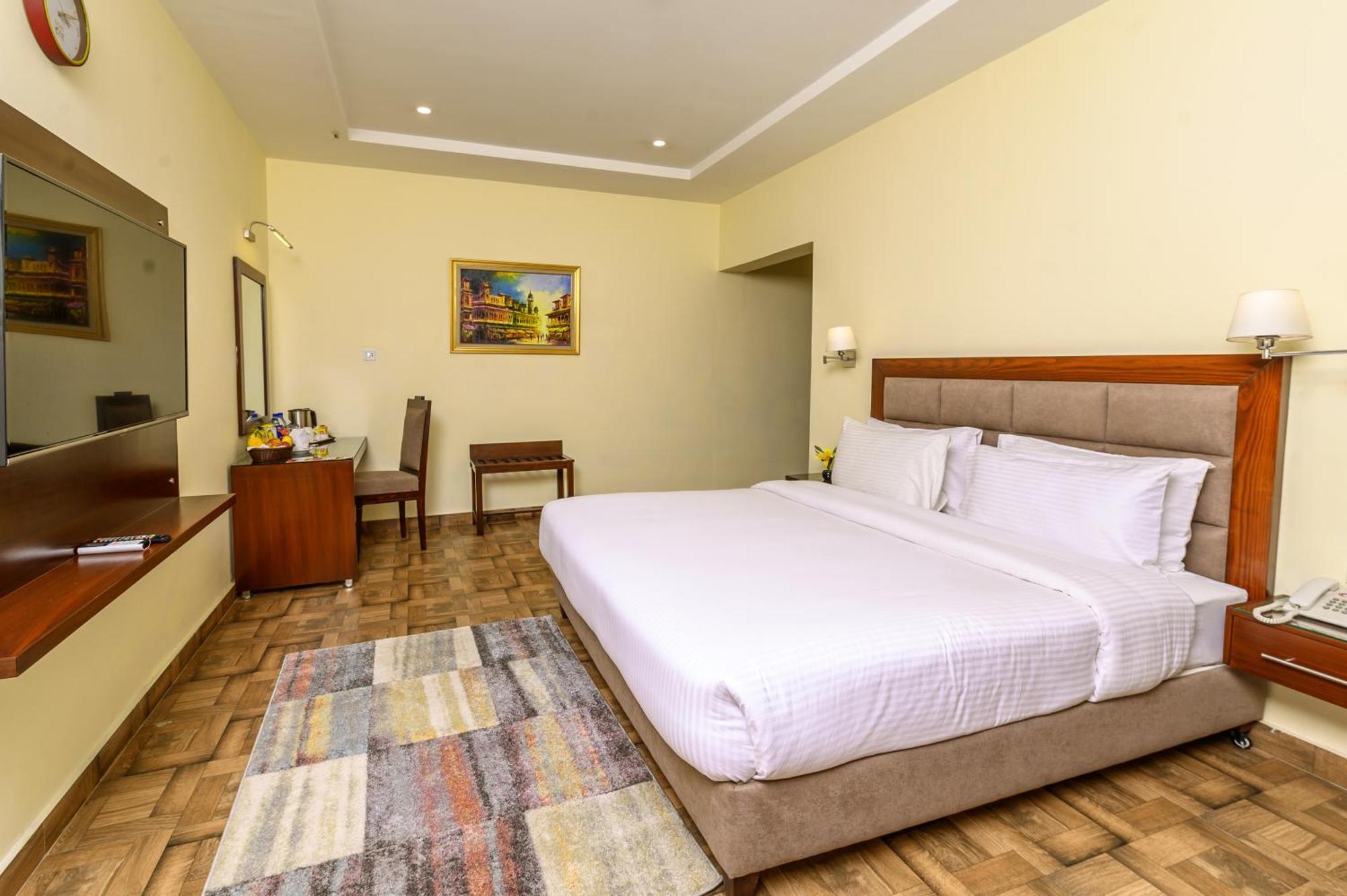 Hotel One Sahiwal Esterno foto